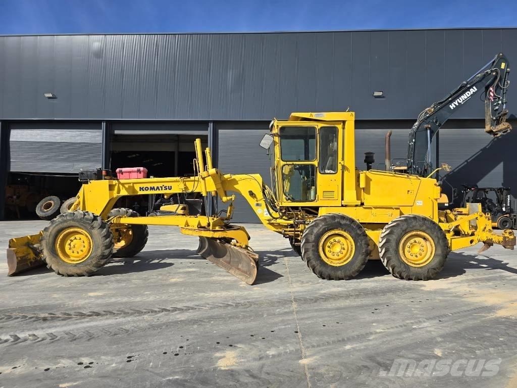 Komatsu GD521A-1 Graders