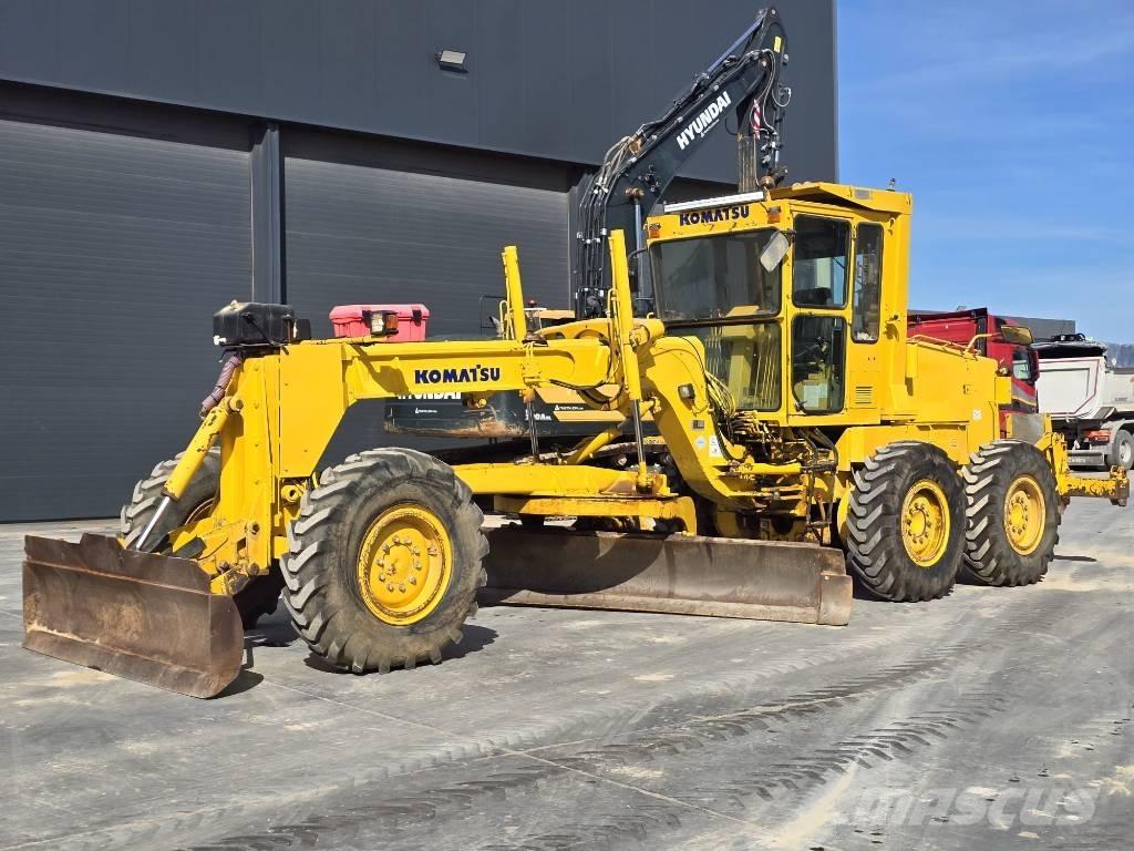 Komatsu GD521A-1 Graders