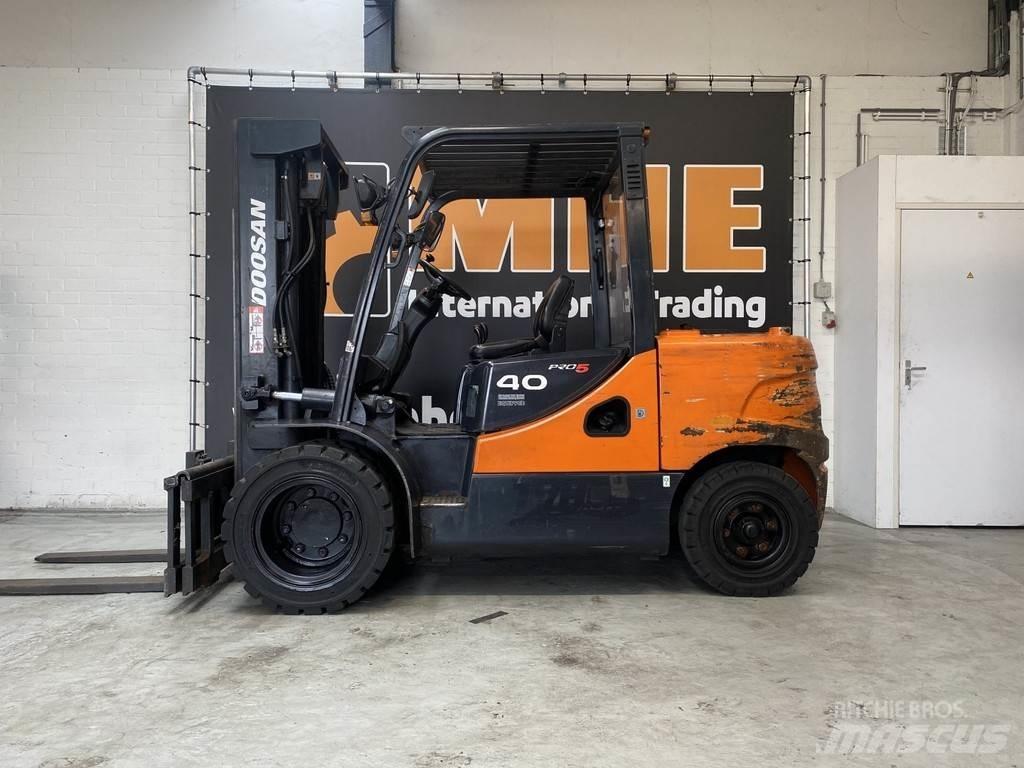 Doosan D40SC-5 Diesel trucks