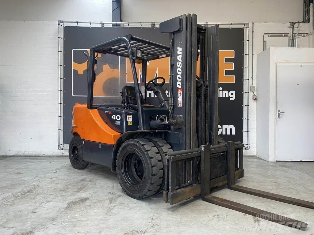 Doosan D40SC-5 Diesel trucks