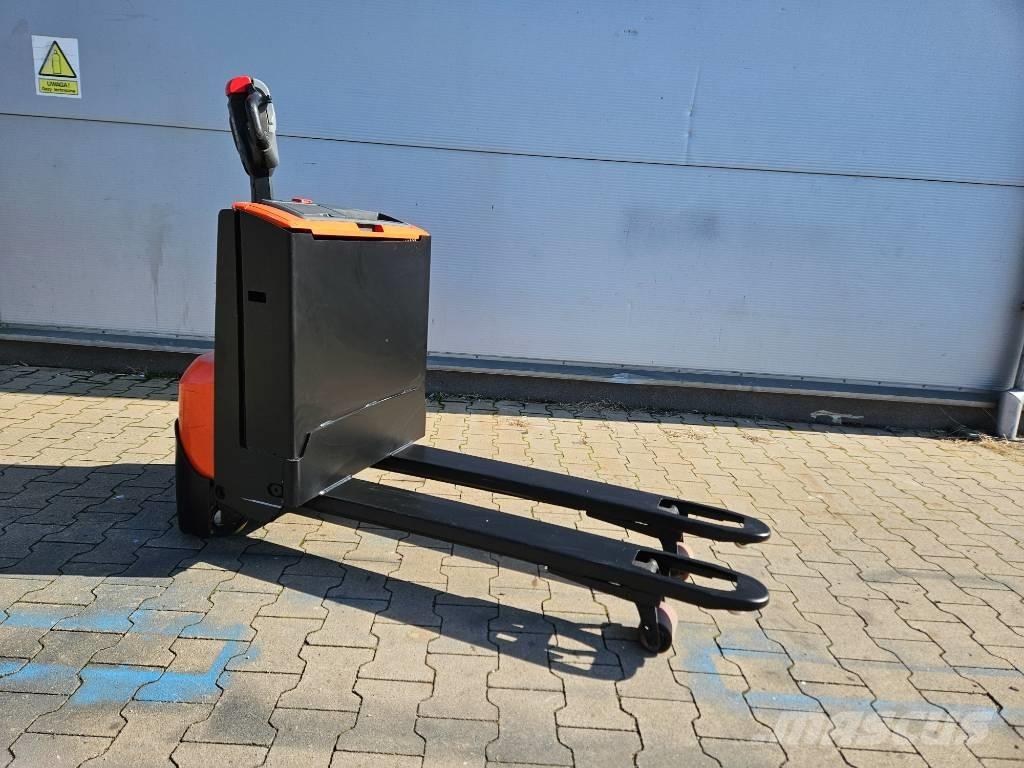 BT LWE 140 Low lifter