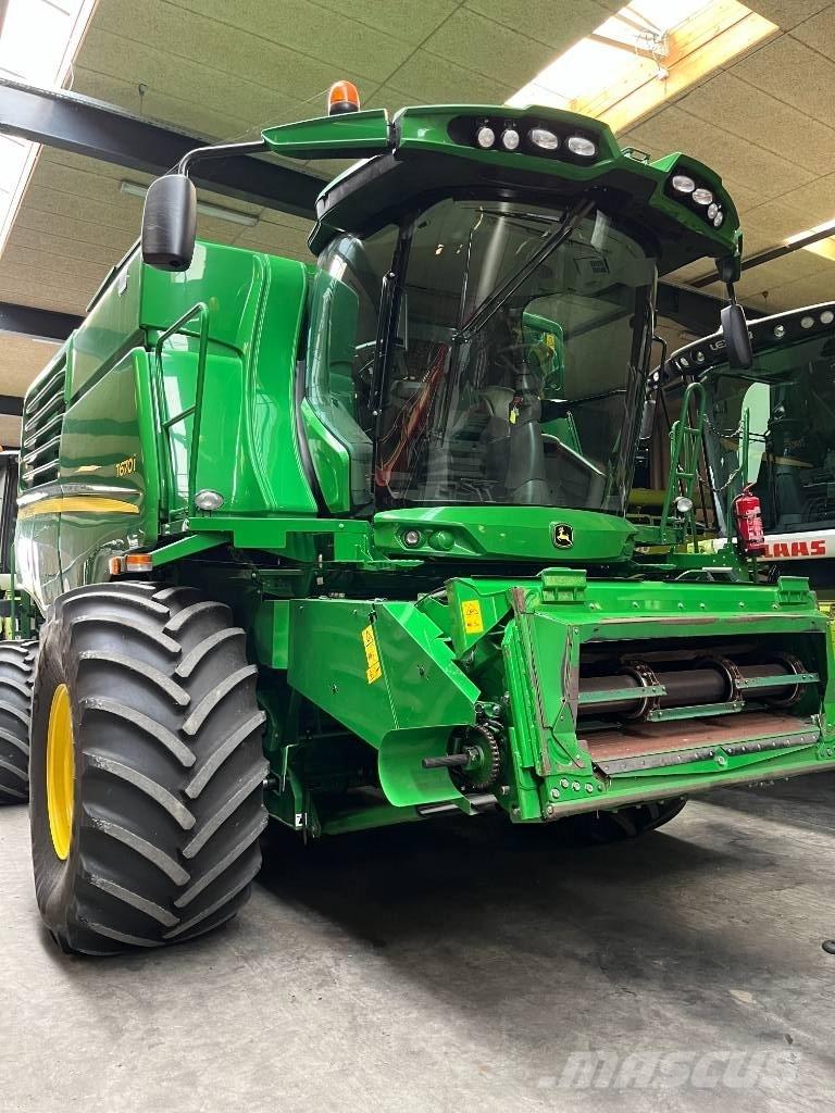 John Deere T670 Combine harvesters