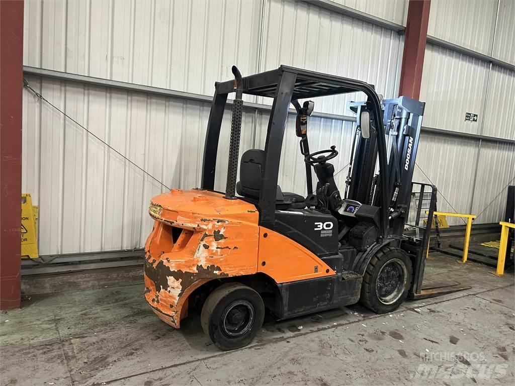 Doosan D30S-5 Diesel trucks
