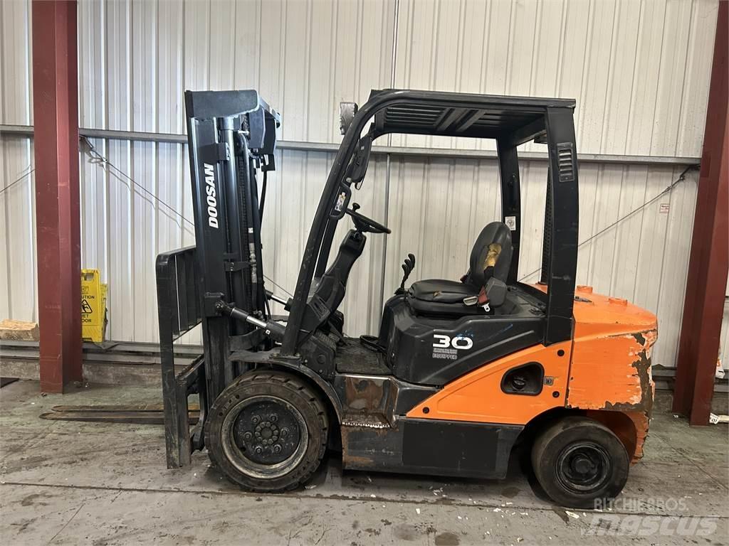 Doosan D30S-5 Diesel trucks