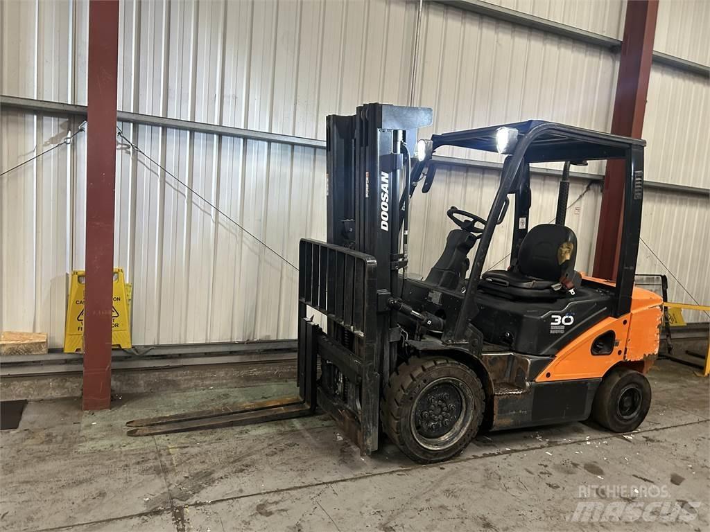 Doosan D30S-5 Diesel trucks