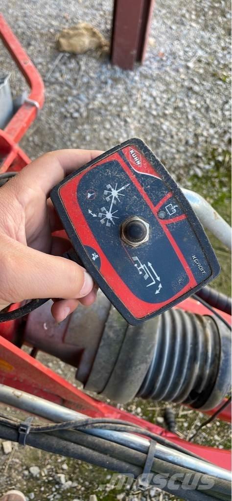 Kuhn GA 6632 Windrowers