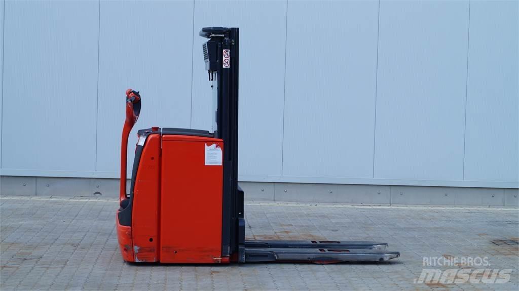 Linde L16i Pedestrian stacker