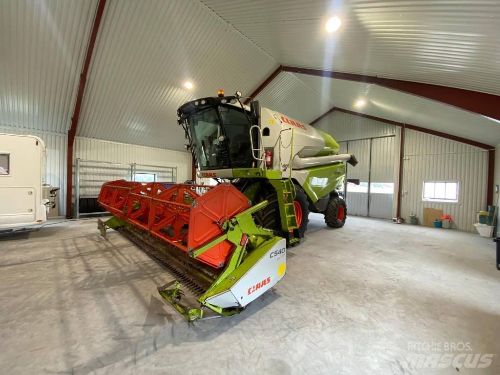CLAAS Tucano 430 Combine harvesters