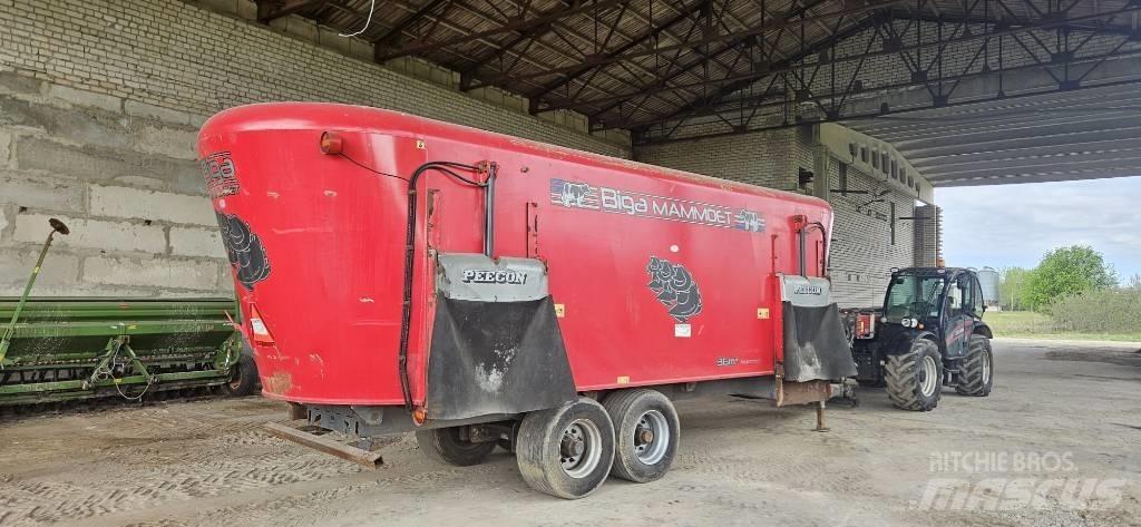 Peecon Mammoet Mixer feeders