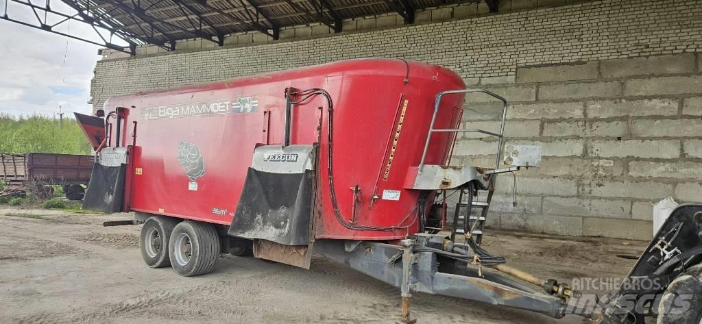 Peecon Mammoet Mixer feeders