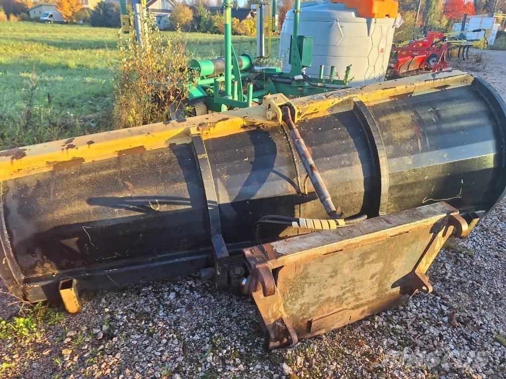  OMT 300 Snow blades and plows