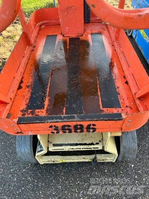 JLG 1230 ES Vertical mast lifts