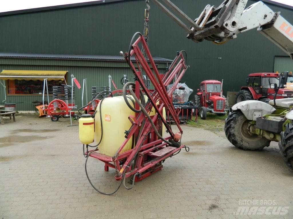 Hardi 1200 Mounted sprayers