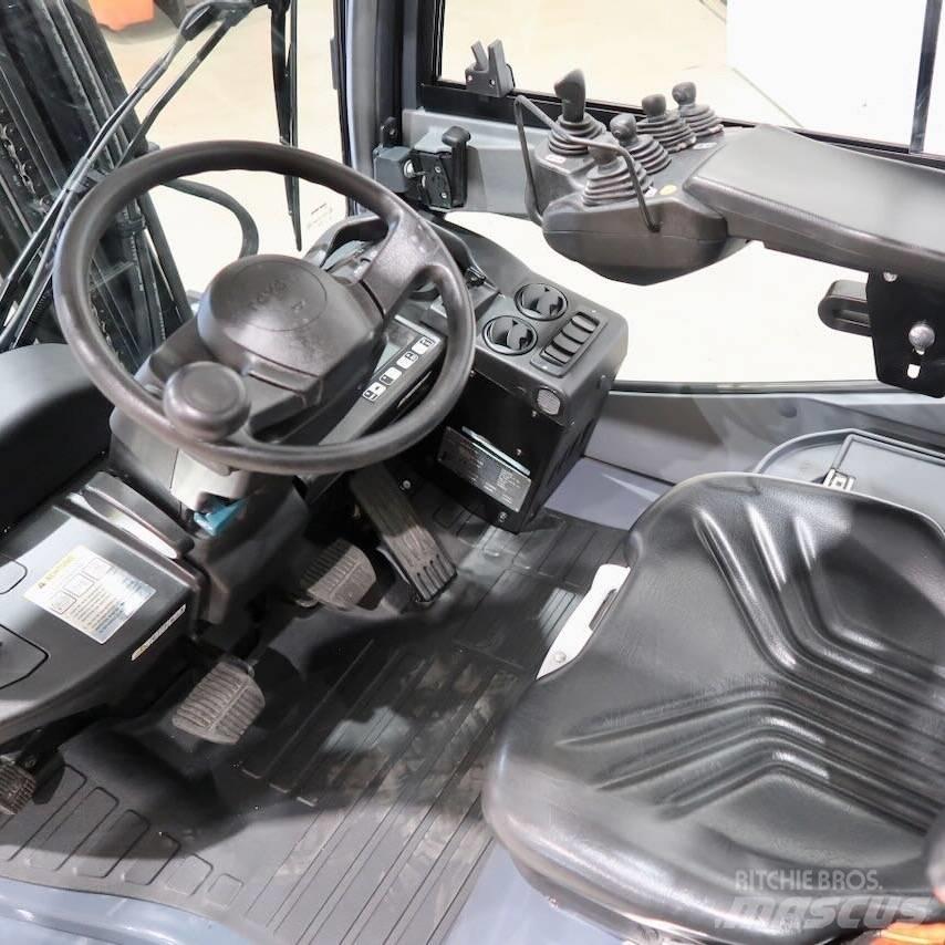 Toyota 52-8FDJF35 Diesel trucks