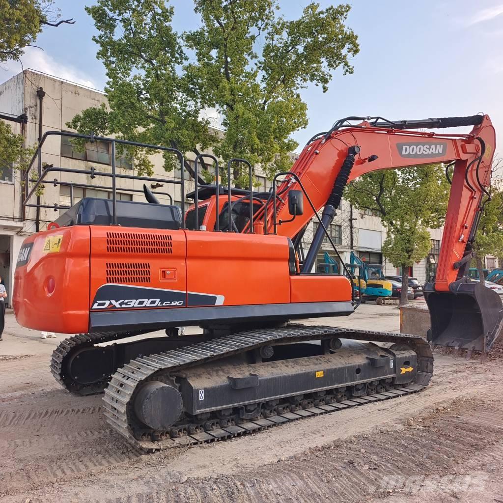 Doosan DX300 Crawler excavators