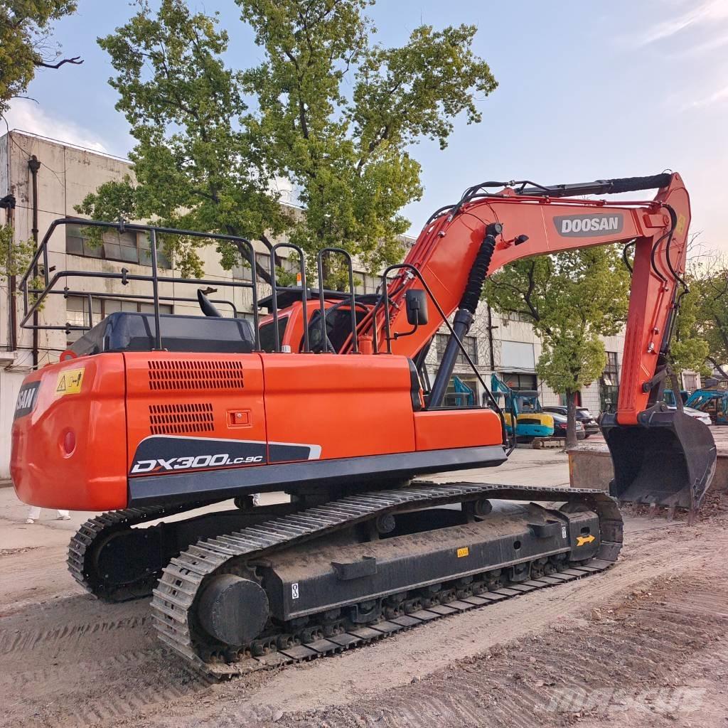 Doosan DX300 Crawler excavators