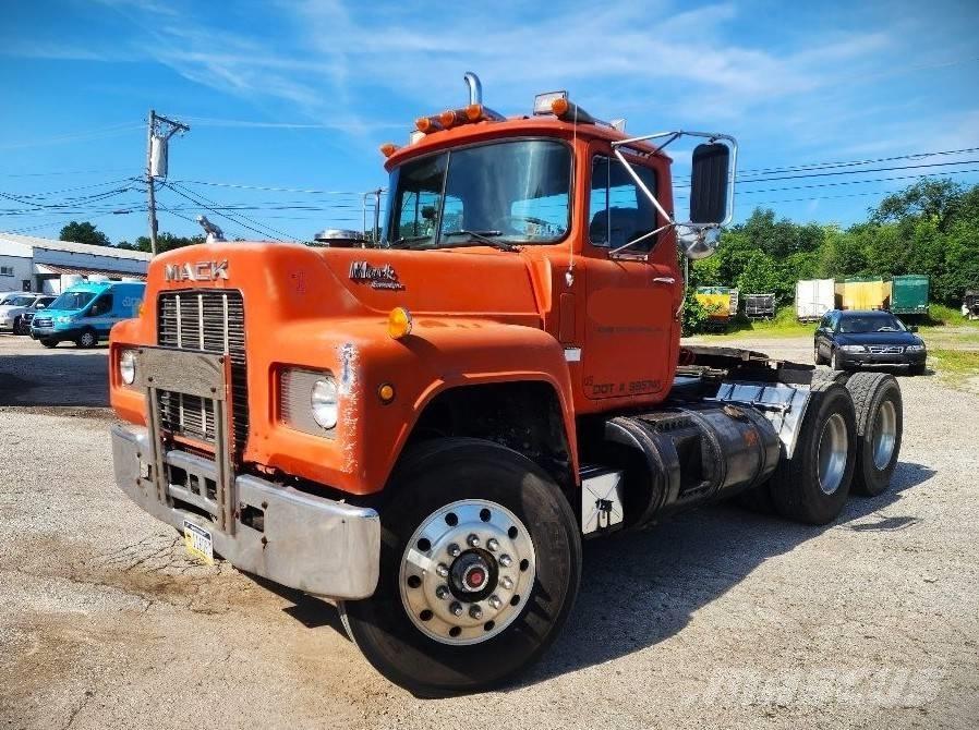 Mack R 688 ST Tractor Units