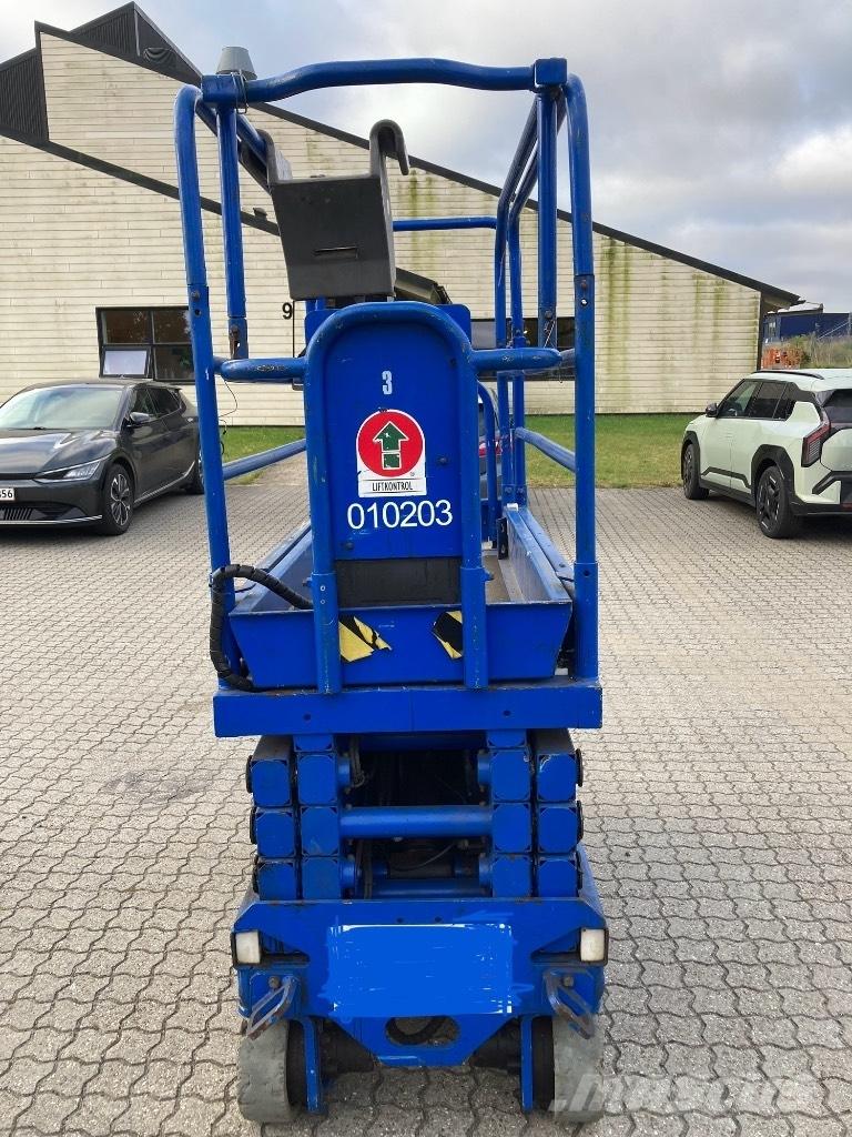 UpRight MX19 Scissor lifts