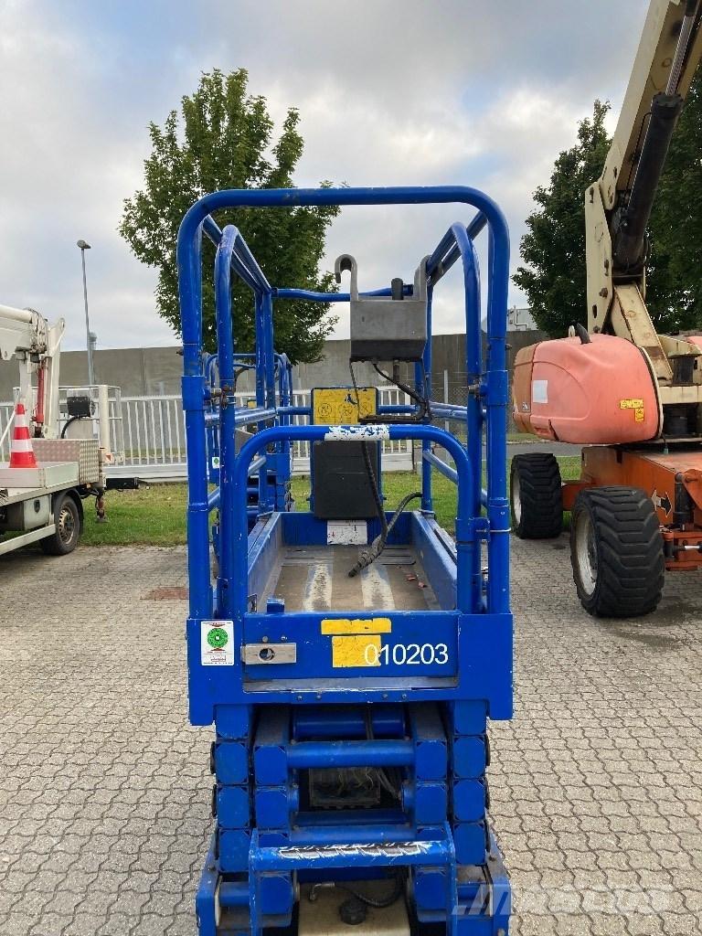 UpRight MX19 Scissor lifts