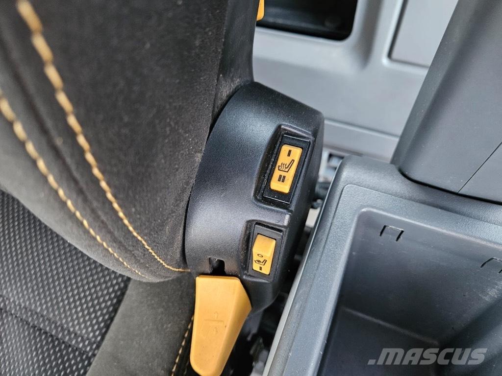 CAT 323 Crawler excavators