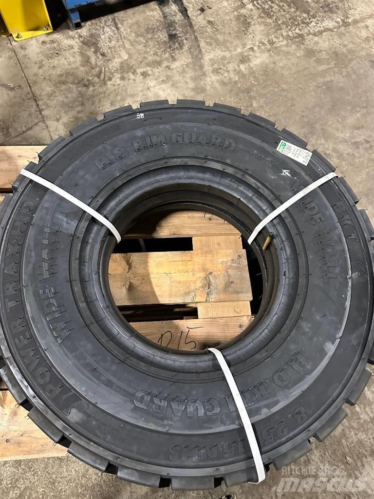  NYA Däck Truck Tyres, wheels and rims
