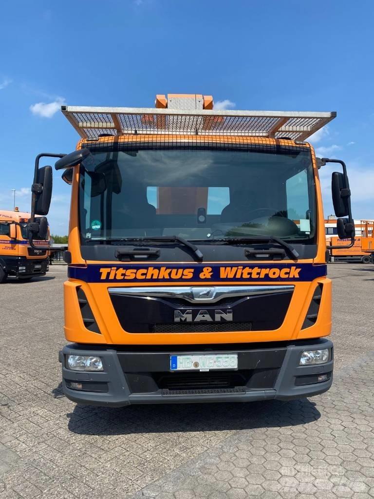 Palfinger P 300 Truck & Van mounted aerial platforms