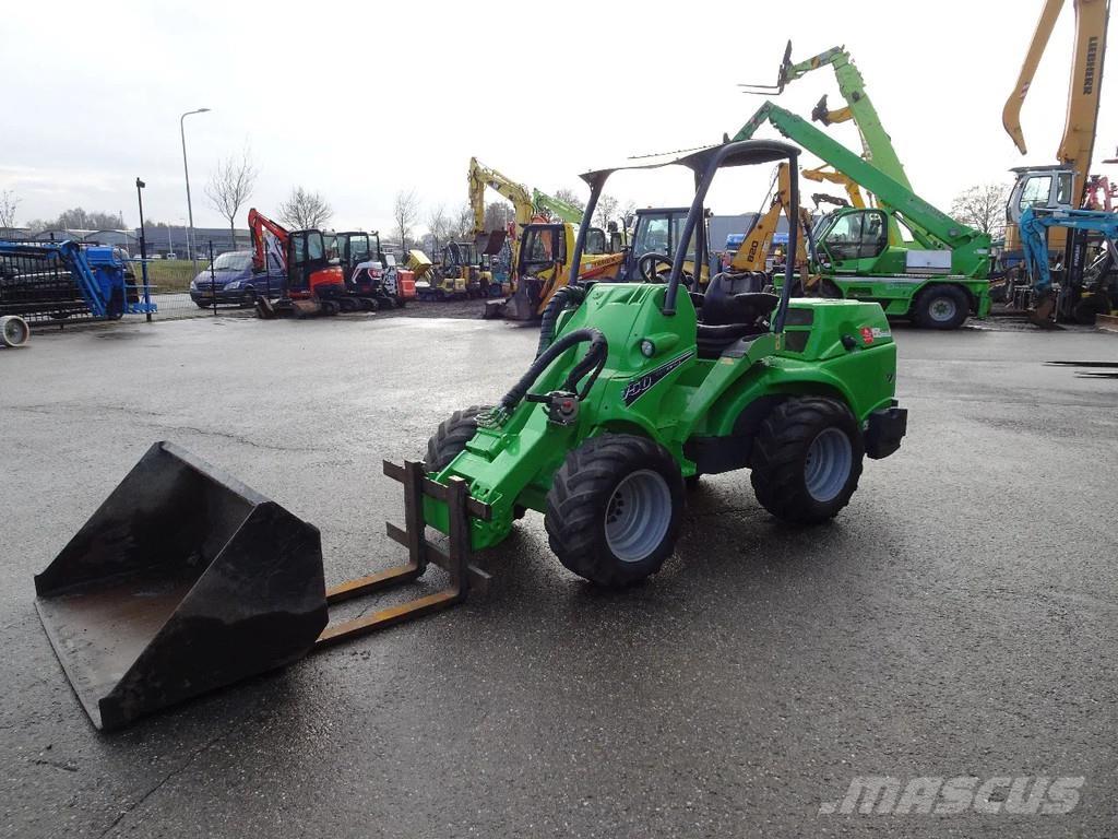 Avant 750 Mini loaders