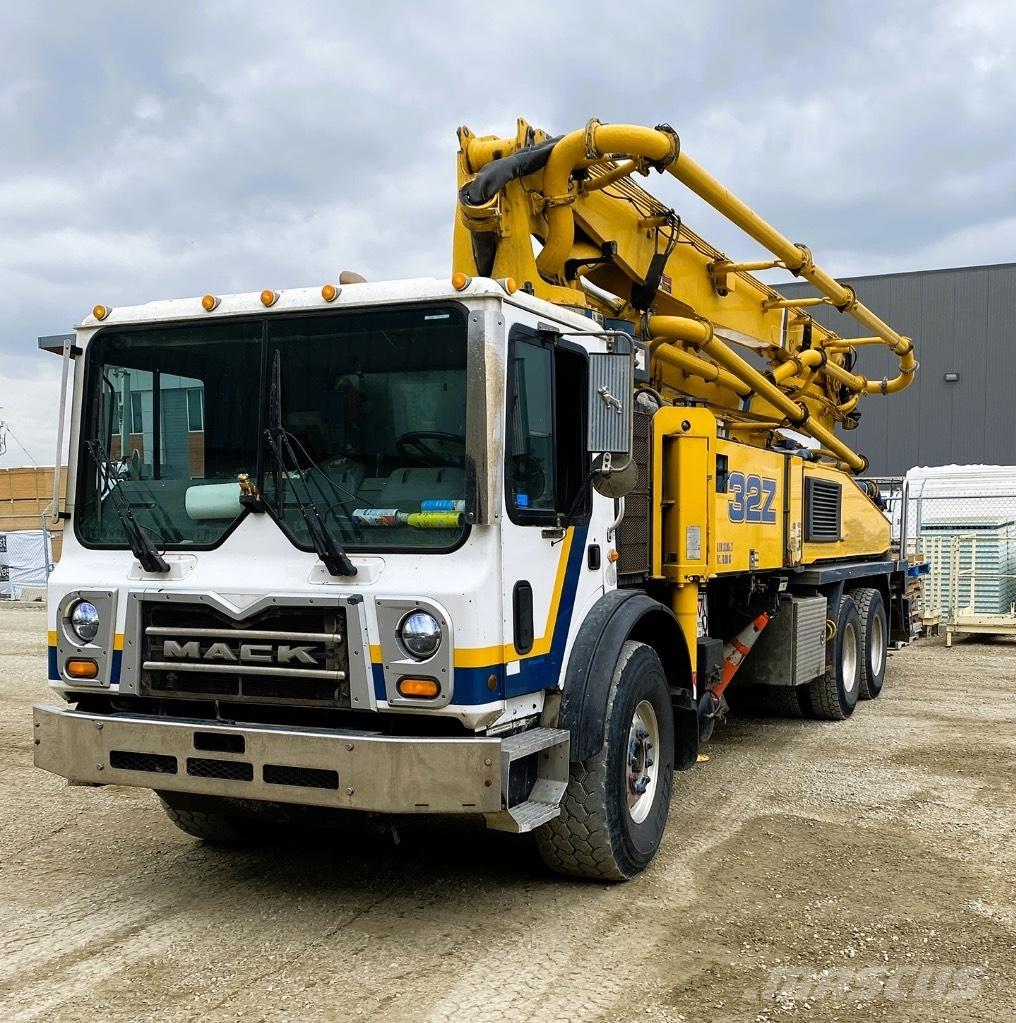 Putzmeister (#188) 32M Concrete pump trucks