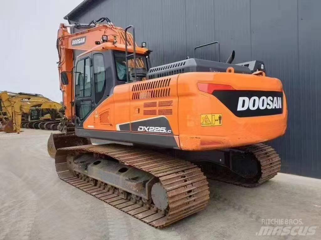 Doosan DX 225 LC Crawler excavators