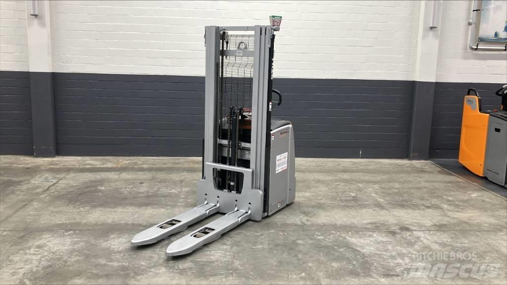 Still EXVSF 16i Pedestrian stacker