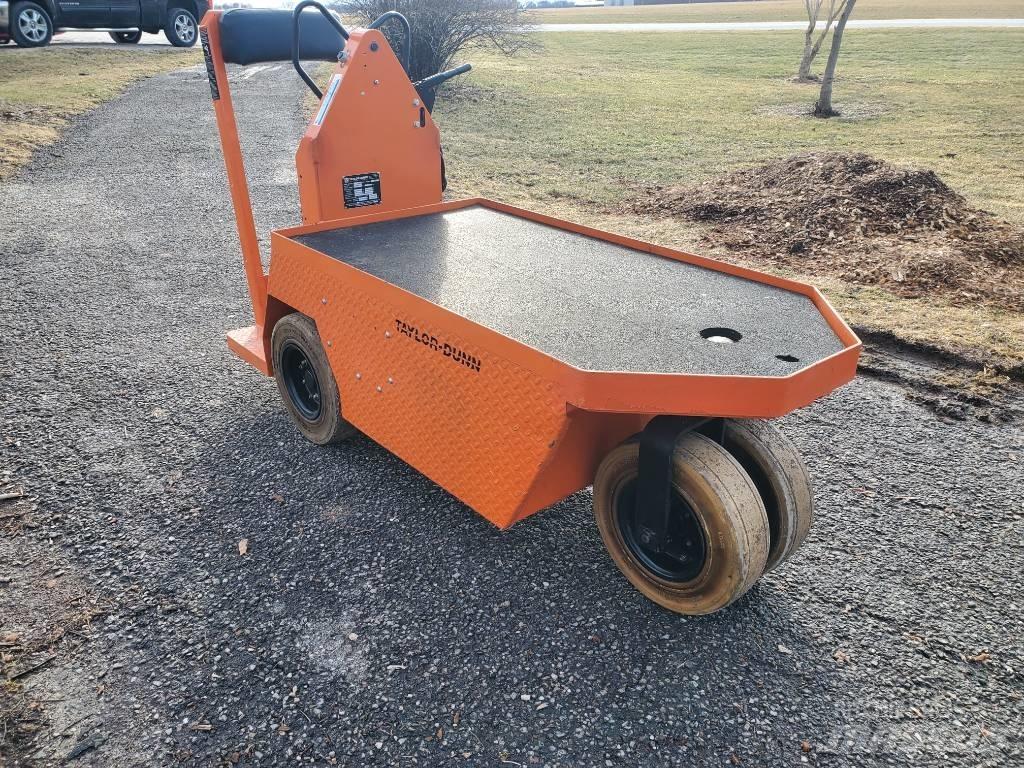 Taylor-Dunn SC100 Towing trucks