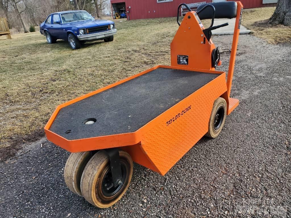 Taylor-Dunn SC100 Towing trucks
