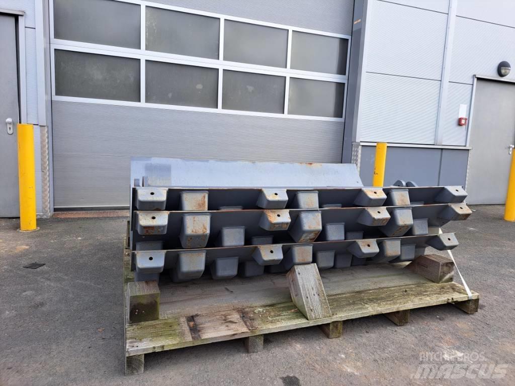 Hamm HC 130i Tracks, chains and undercarriage