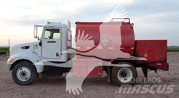 Peterbilt 335 Construction - Others