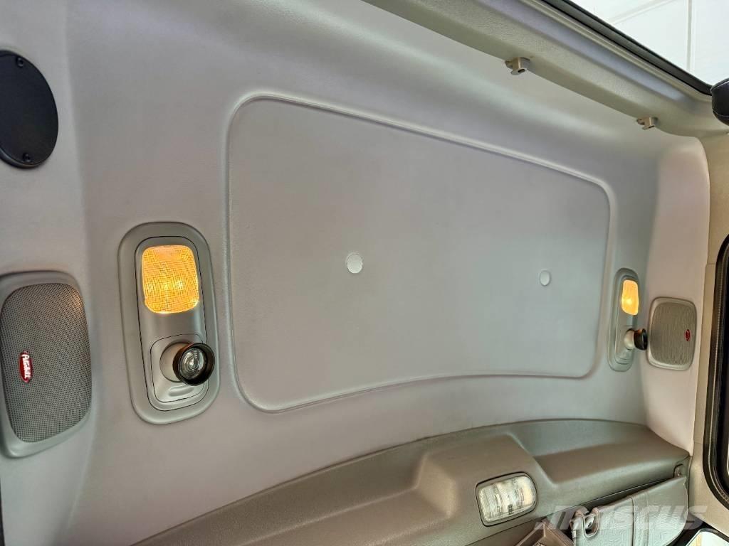 Peterbilt 389 Tractor Units