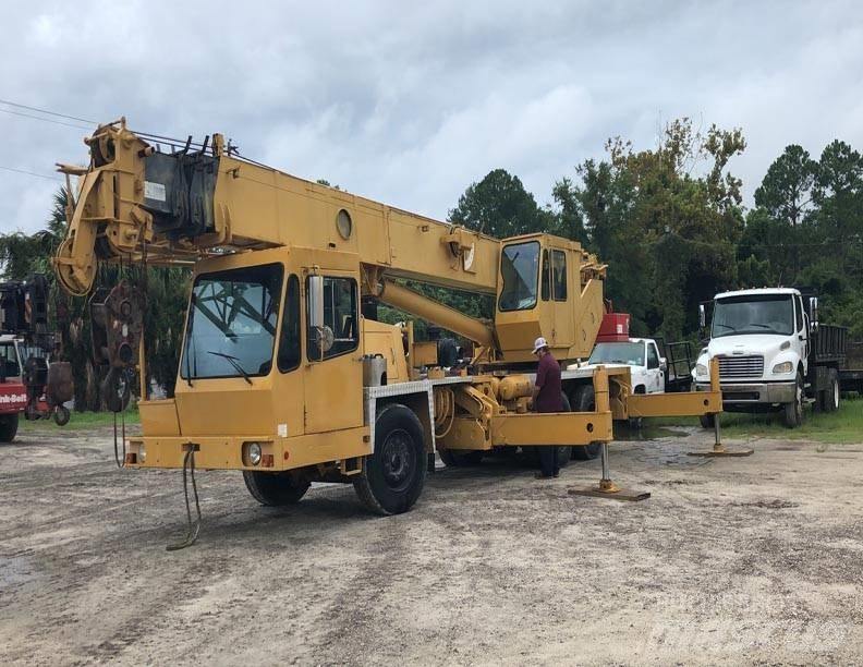 Daewoo DTC 35 All terrain cranes