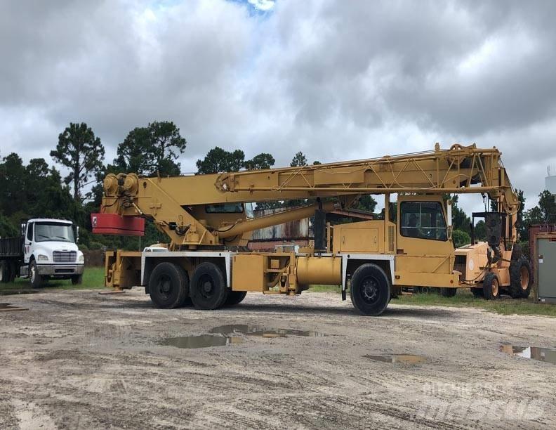 Daewoo DTC 35 All terrain cranes