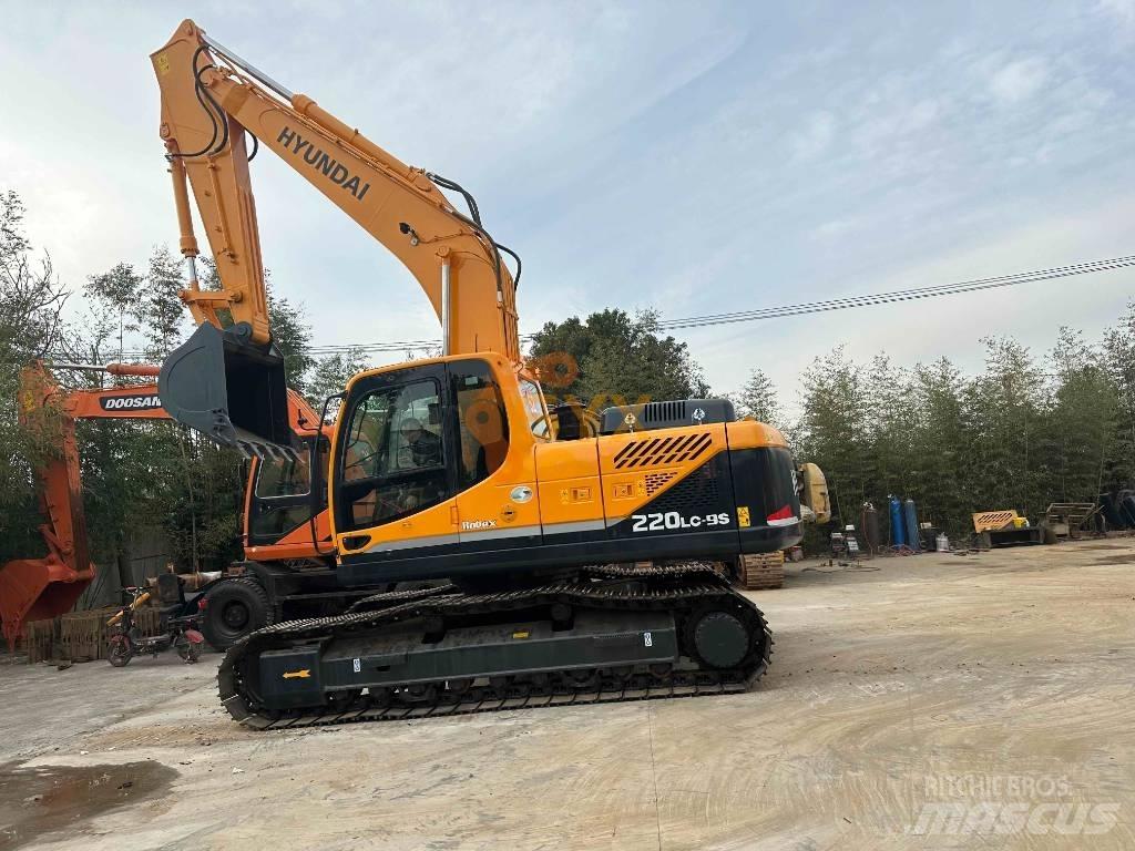 Hyundai 220LC-9S Crawler excavators