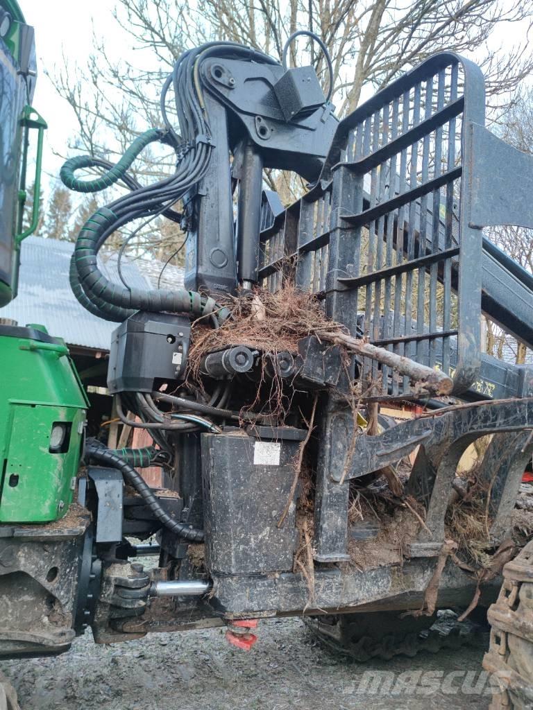 John Deere 1110 E Forwarders