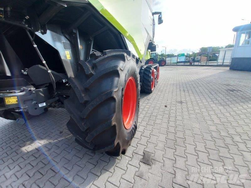 CLAAS Lexion 8800 TT Combine harvesters