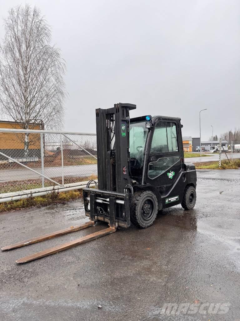 Toyota 02-8 FDF 30 Diesel trucks