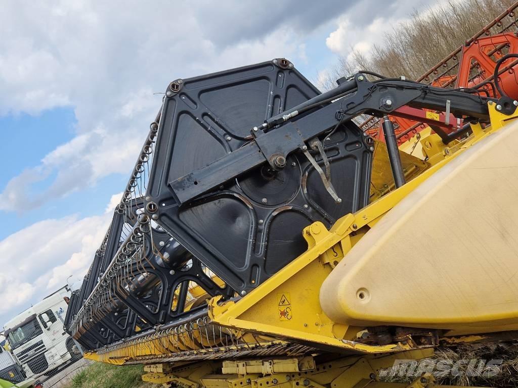 New Holland CX 8070 Combine harvesters