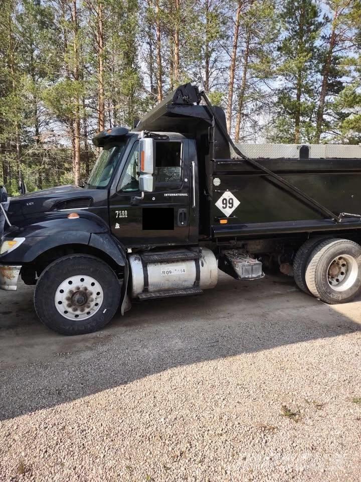 International 7500 Tipper trucks