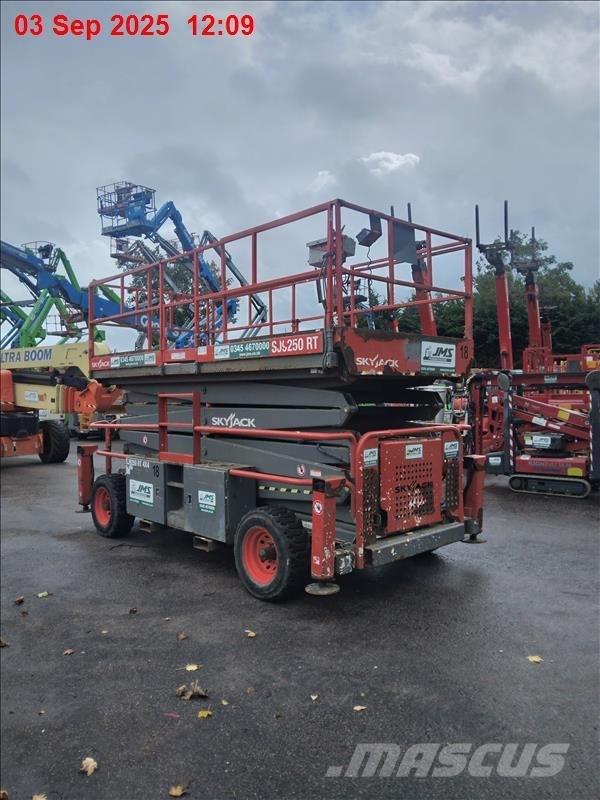 SkyJack SJ 9250 RT Scissor lifts