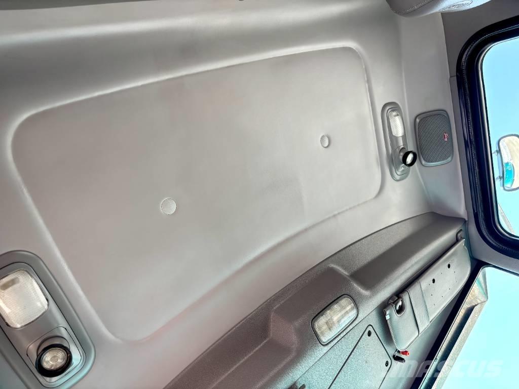 Peterbilt 365 Tractor Units