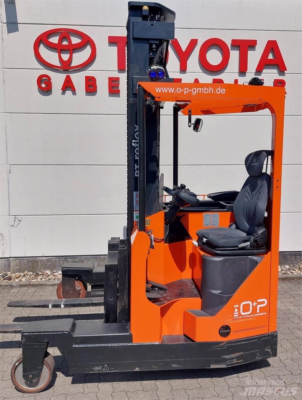 Toyota FRE270 4-way reach trucks