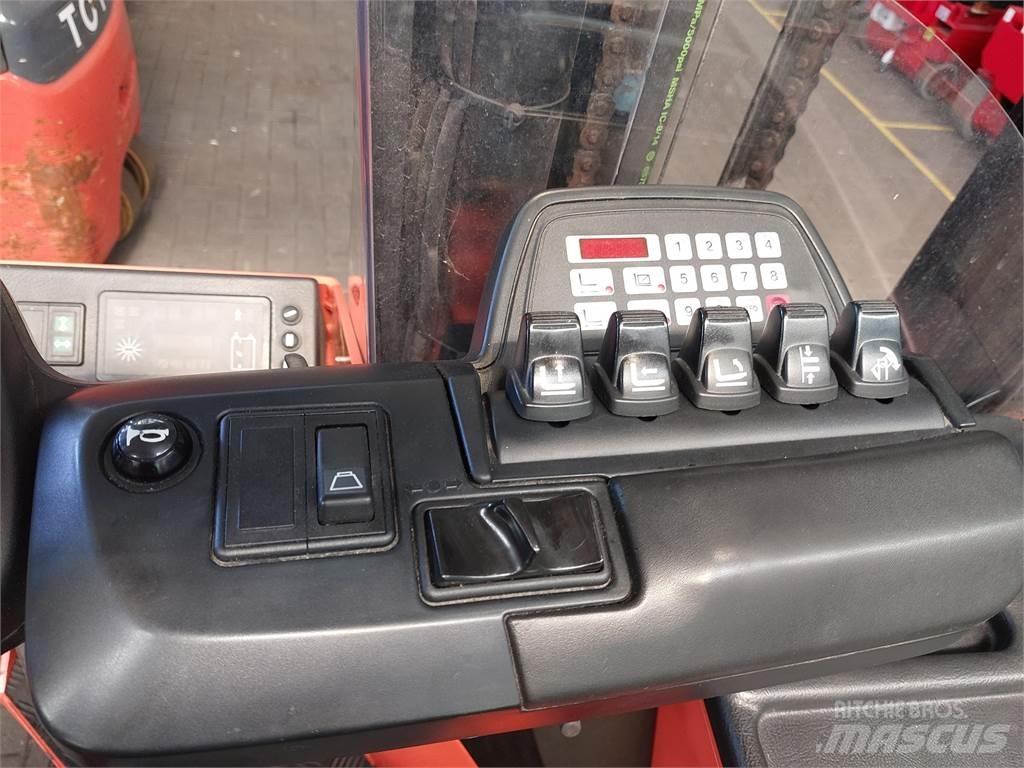 Toyota FRE270 4-way reach trucks