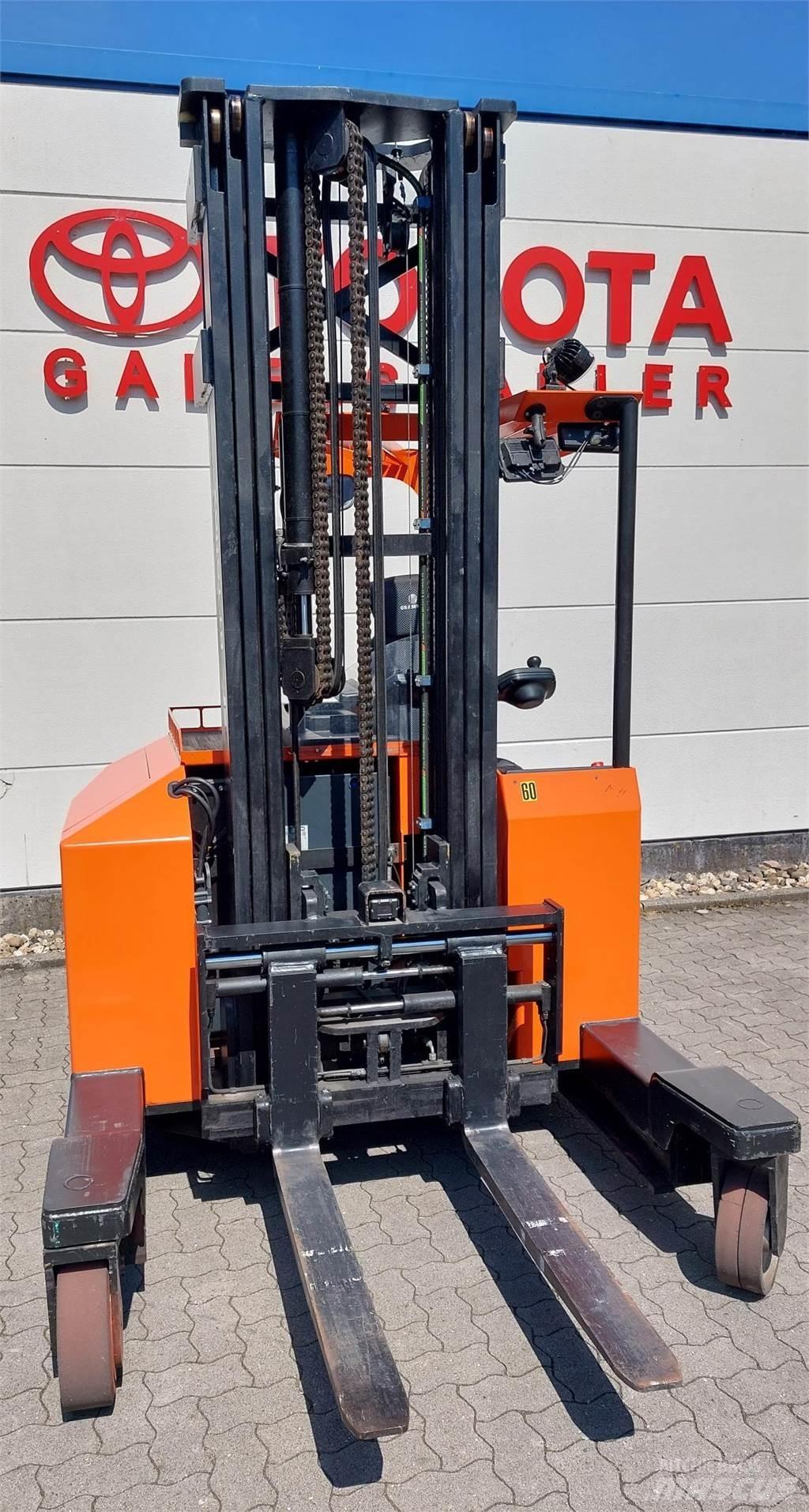Toyota FRE270 4-way reach trucks
