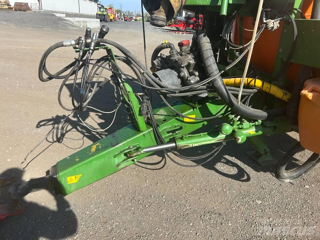Amazone UX 4200 Trailed sprayers