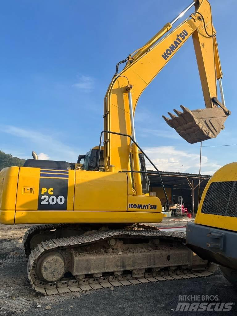 Komatsu PC 200-7 Crawler excavators